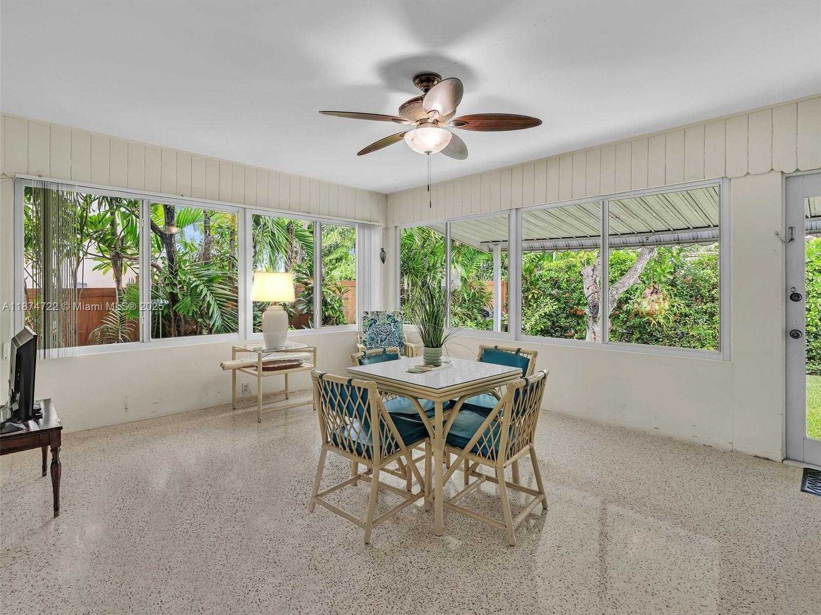 Small Image of 8866 DICKENS AVE, Surfside Number 24