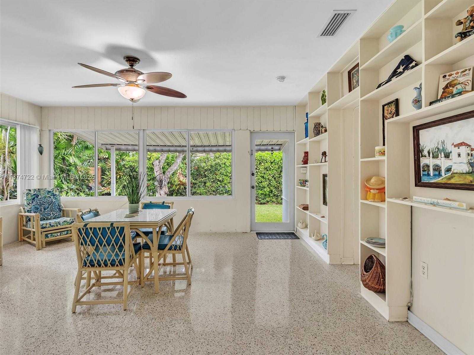 Small Image of 8866 DICKENS AVE, Surfside Number 25