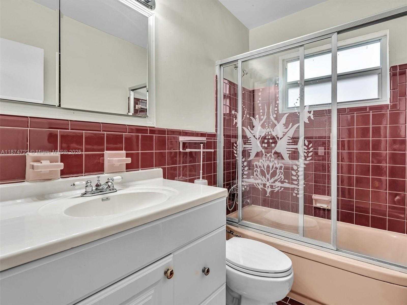 Small Image of 8866 DICKENS AVE, Surfside Number 30