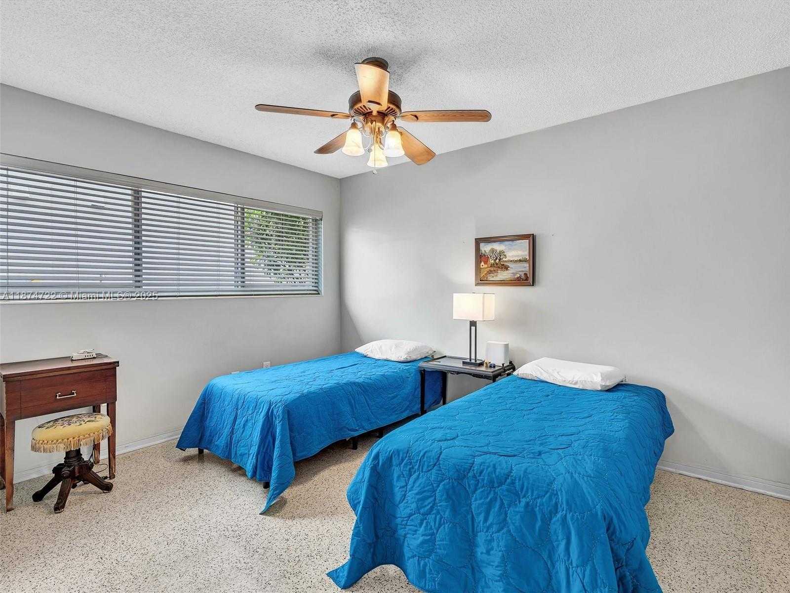 Small Image of 8866 DICKENS AVE, Surfside Number 31