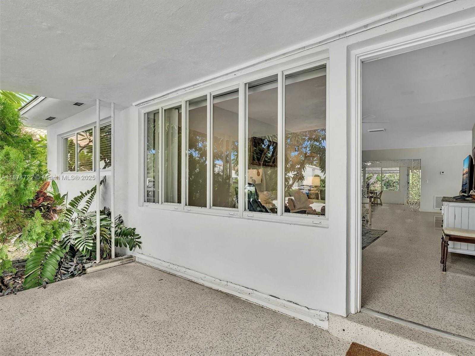 Small Image of 8866 DICKENS AVE, Surfside Number 32