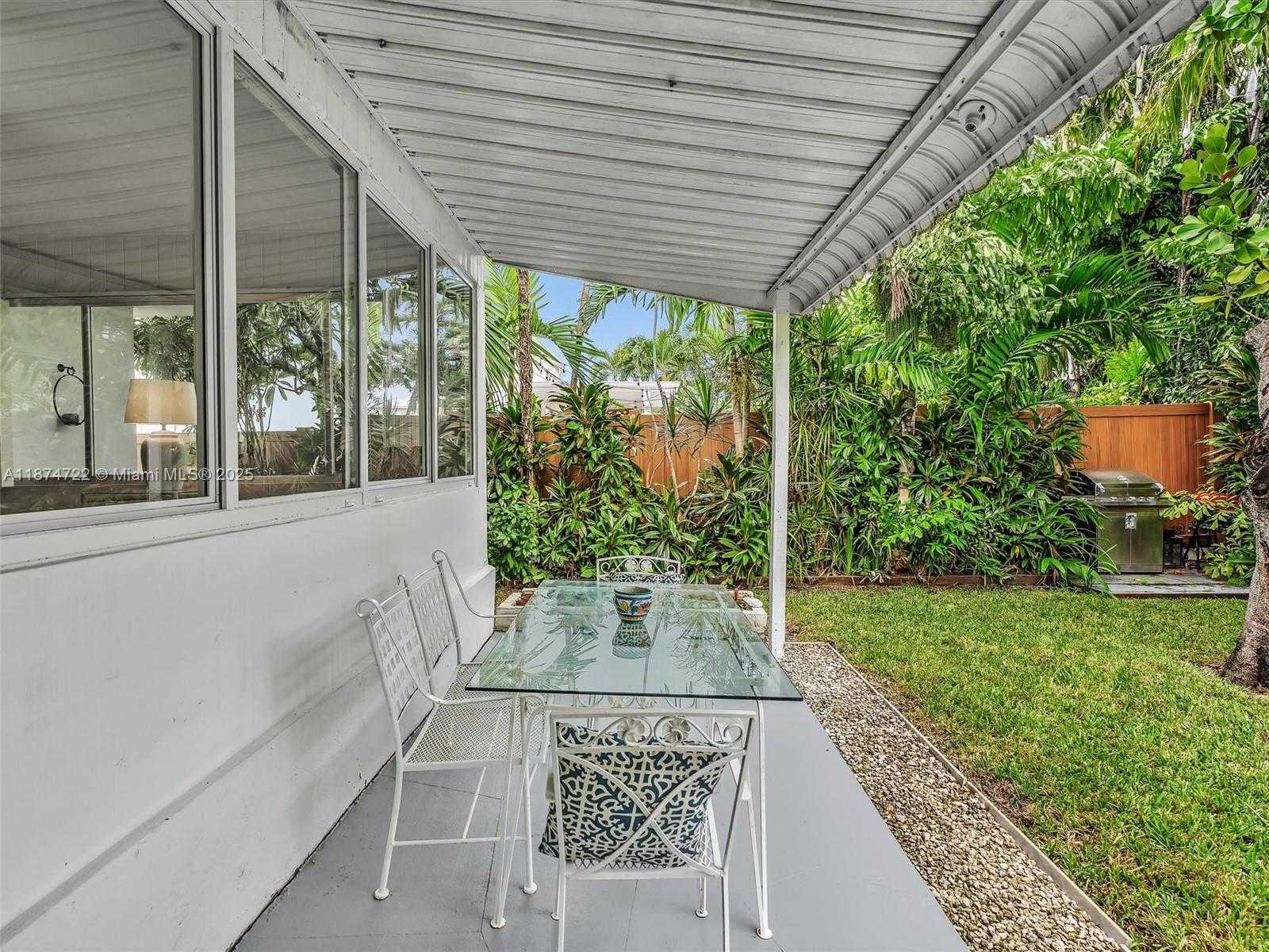 Small Image of 8866 DICKENS AVE, Surfside Number 35