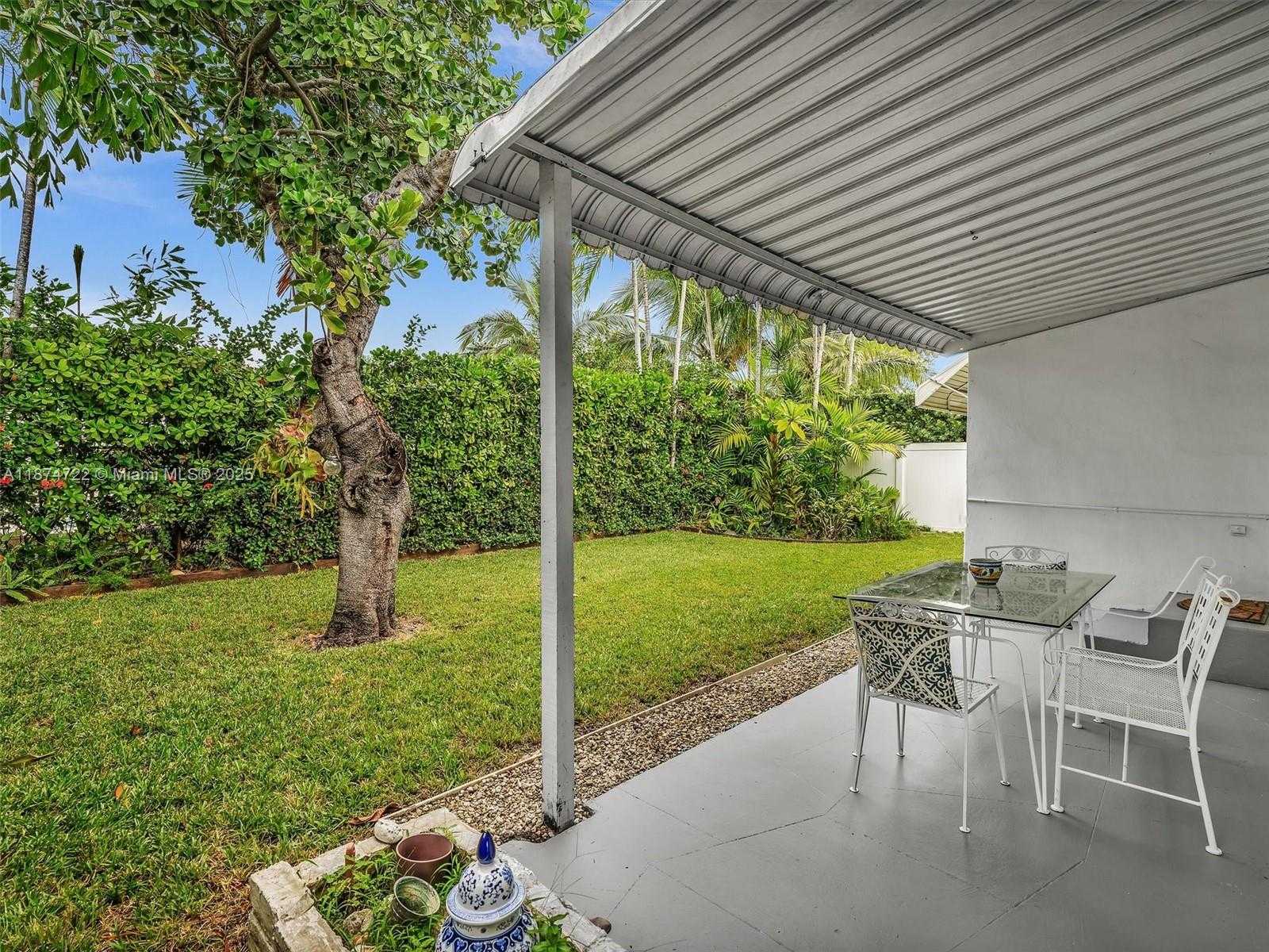 Small Image of 8866 DICKENS AVE, Surfside Number 36