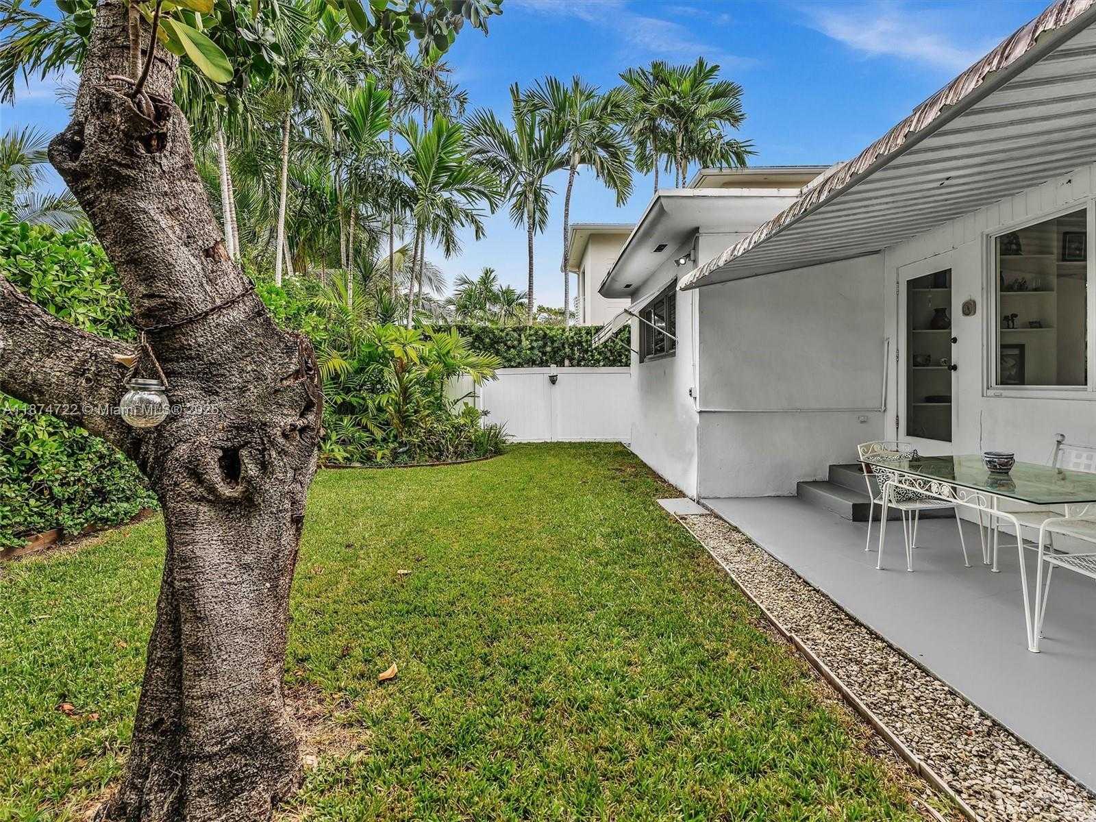 Small Image of 8866 DICKENS AVE, Surfside Number 37