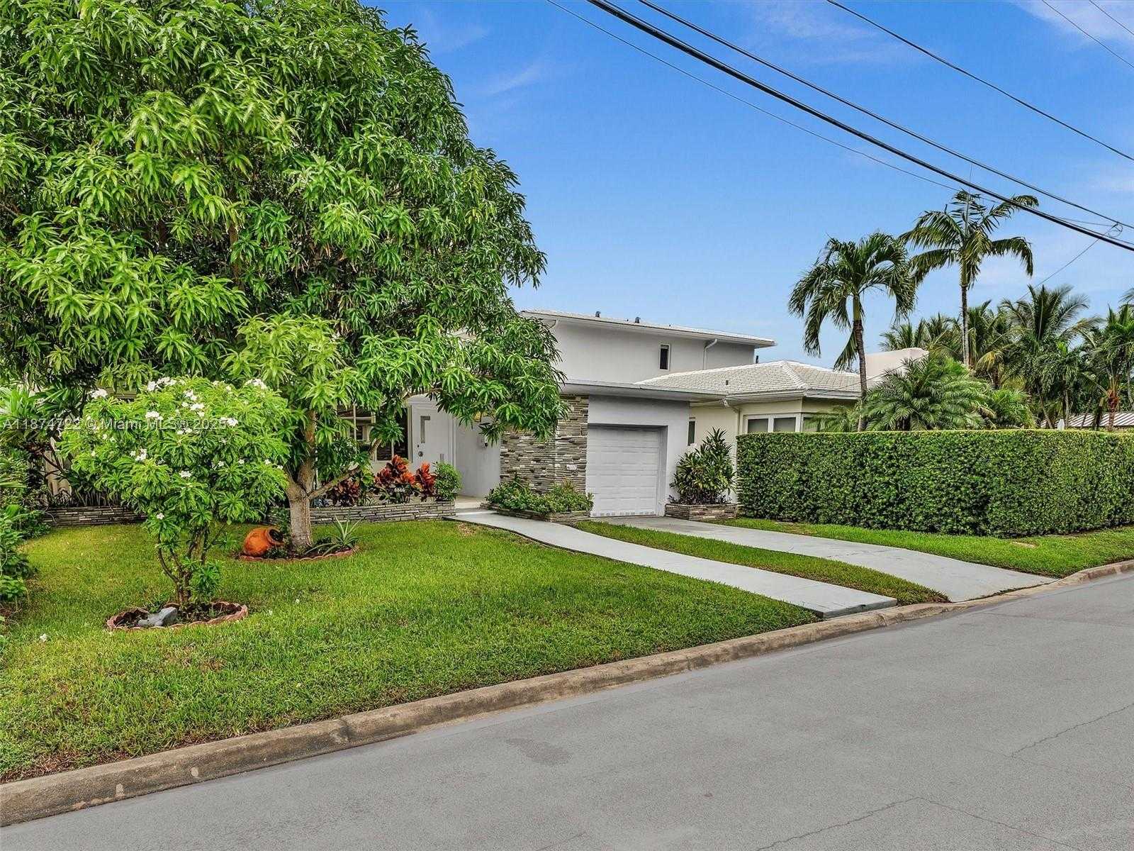 Small Image of 8866 DICKENS AVE, Surfside Number 4
