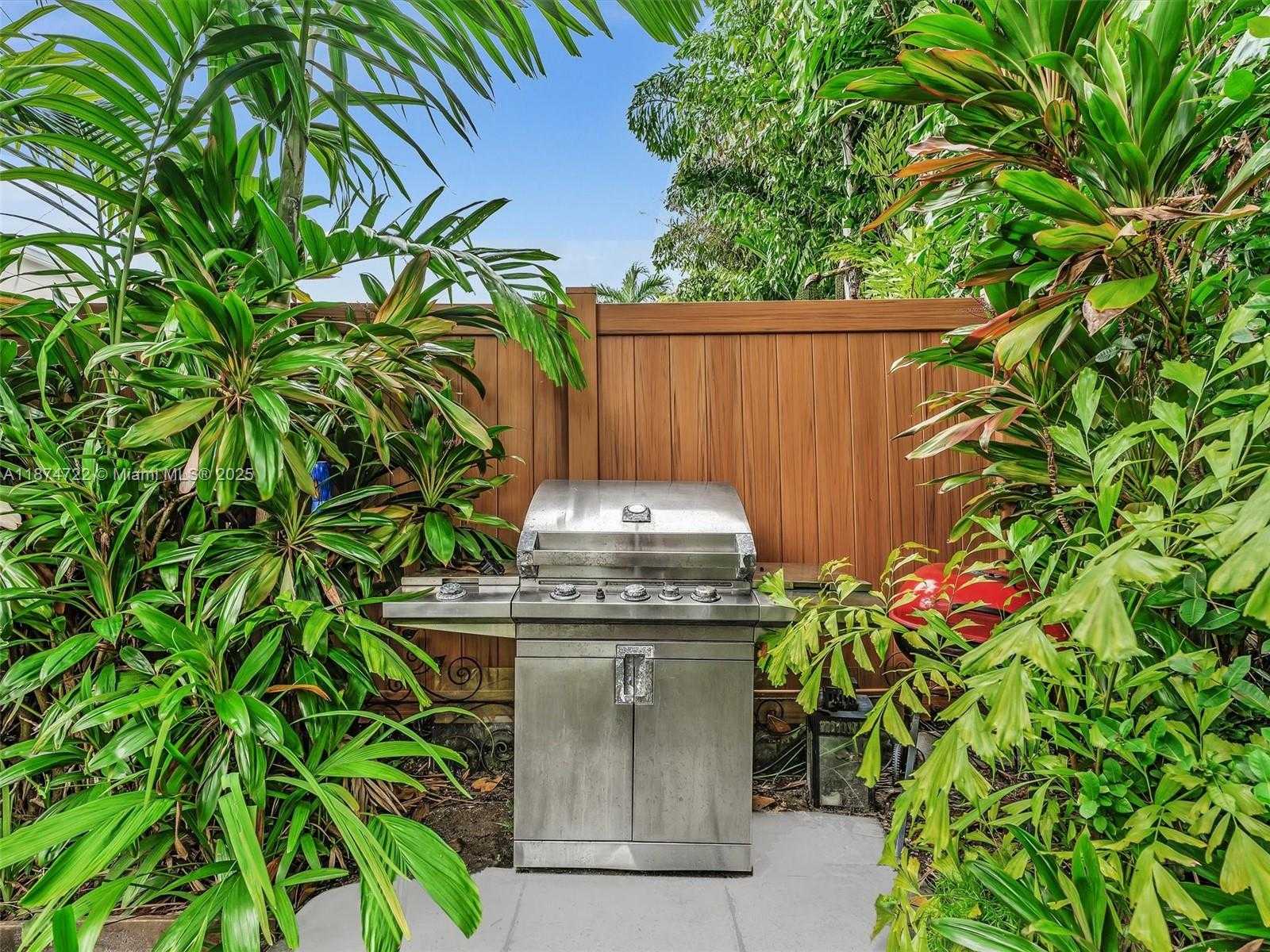 Small Image of 8866 DICKENS AVE, Surfside Number 41