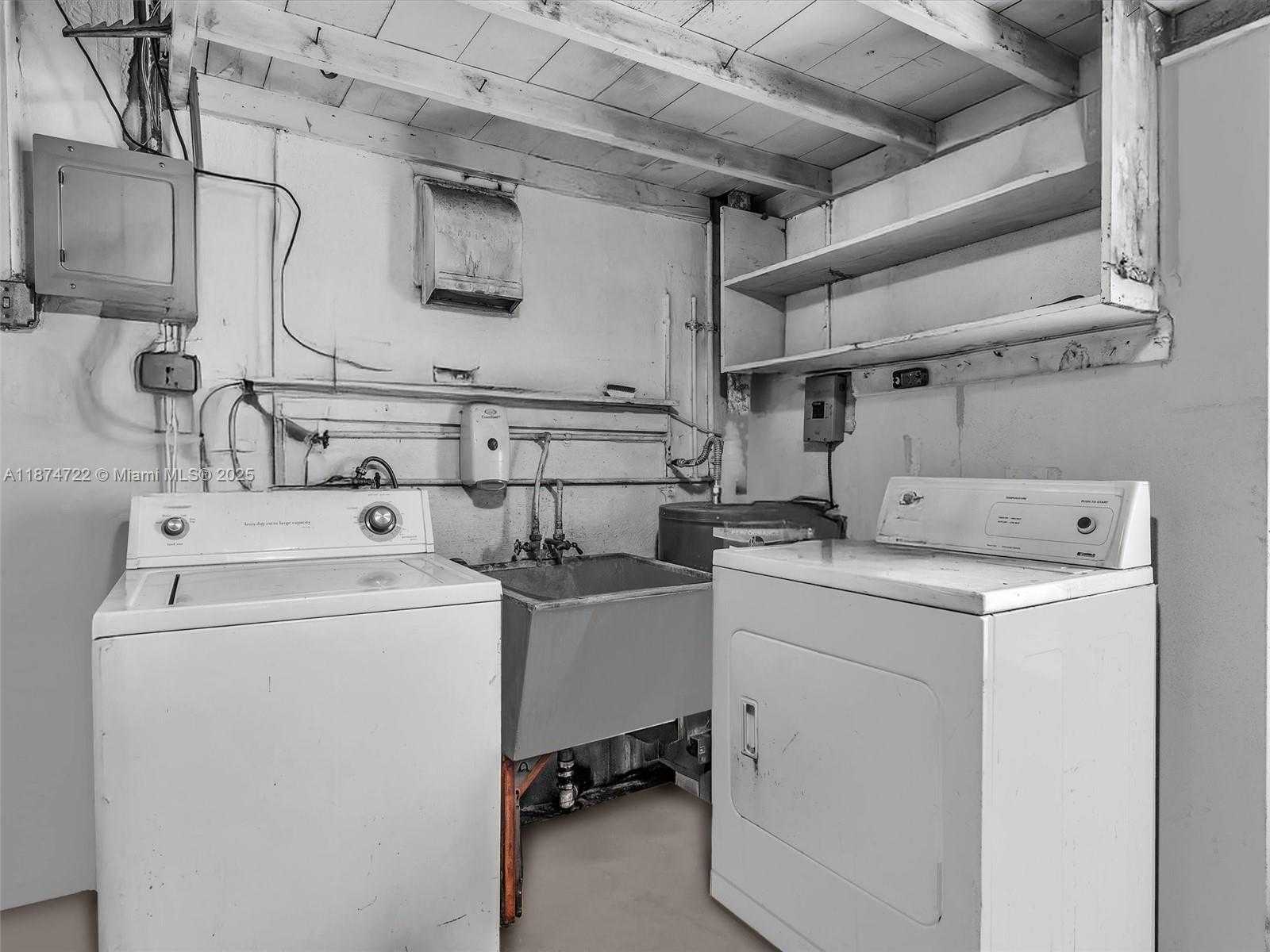 Small Image of 8866 DICKENS AVE, Surfside Number 42