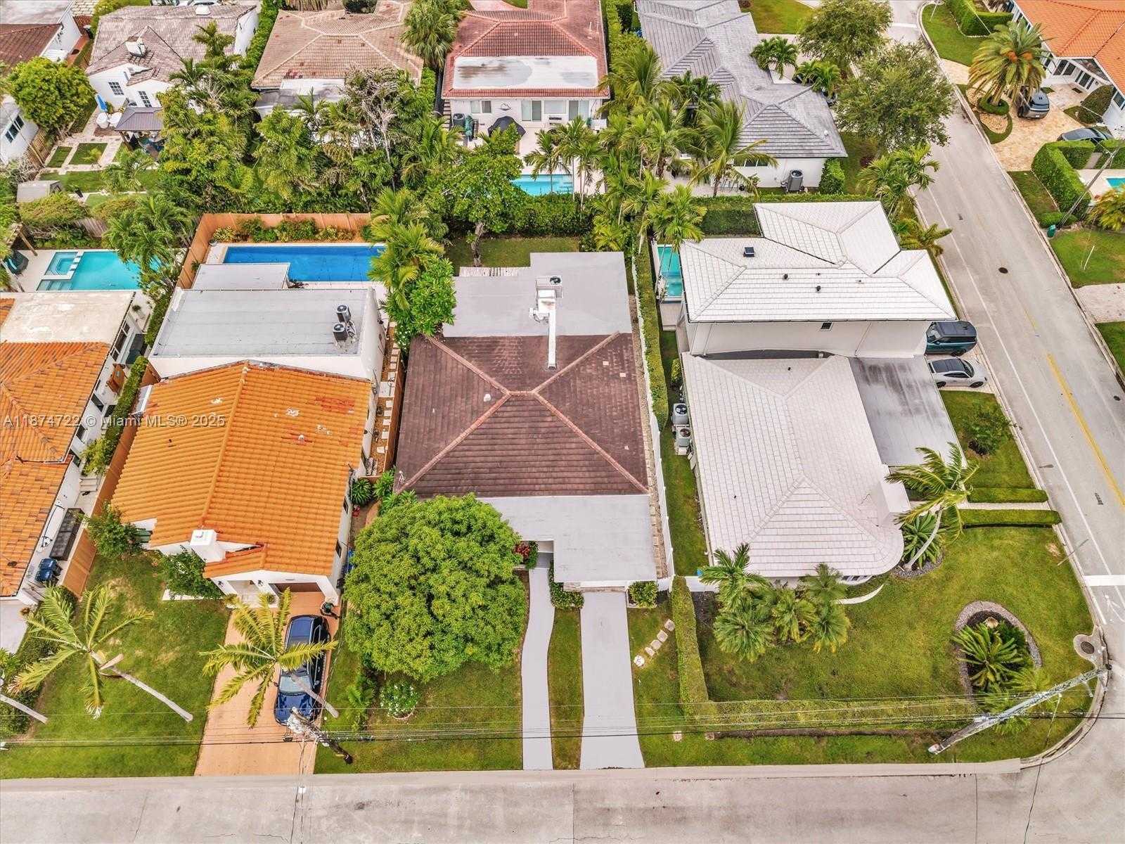 Small Image of 8866 DICKENS AVE, Surfside Number 45