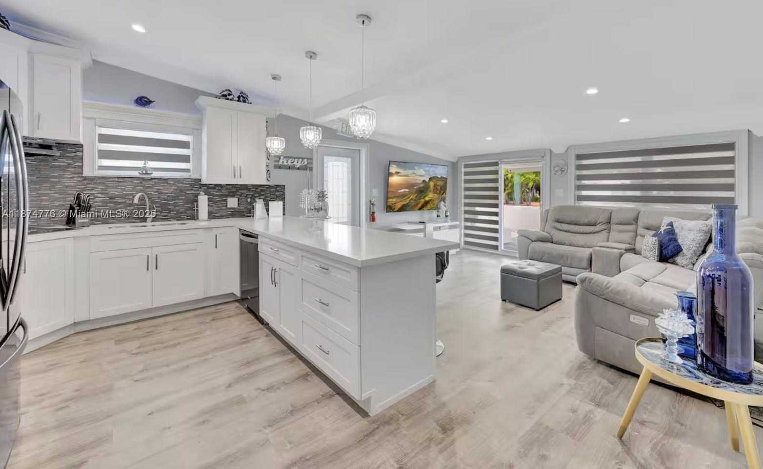 Small Image of 2301 YELLOWTAIL DR, Marathon Number 14