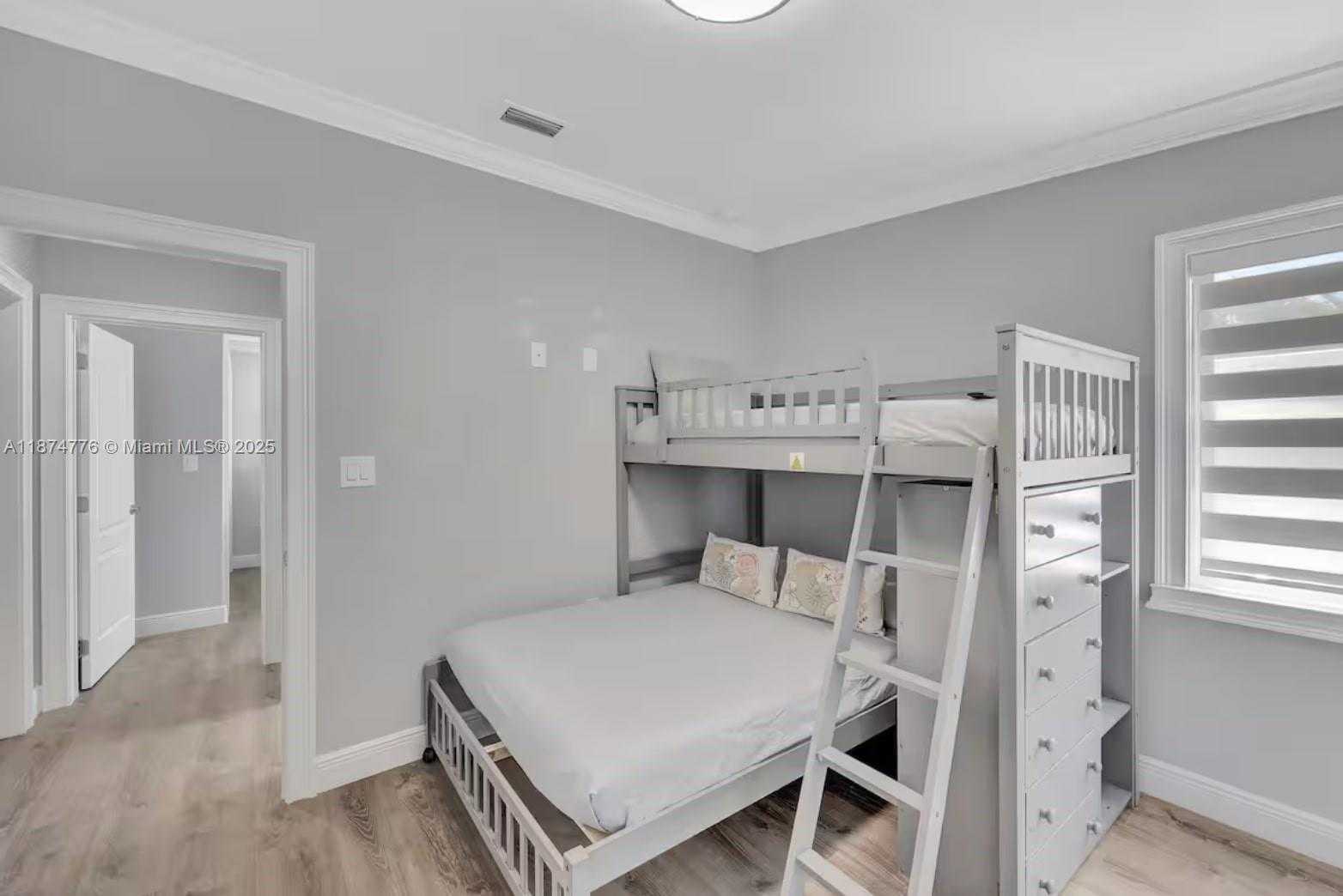 Small Image of 2301 YELLOWTAIL DR, Marathon Number 31