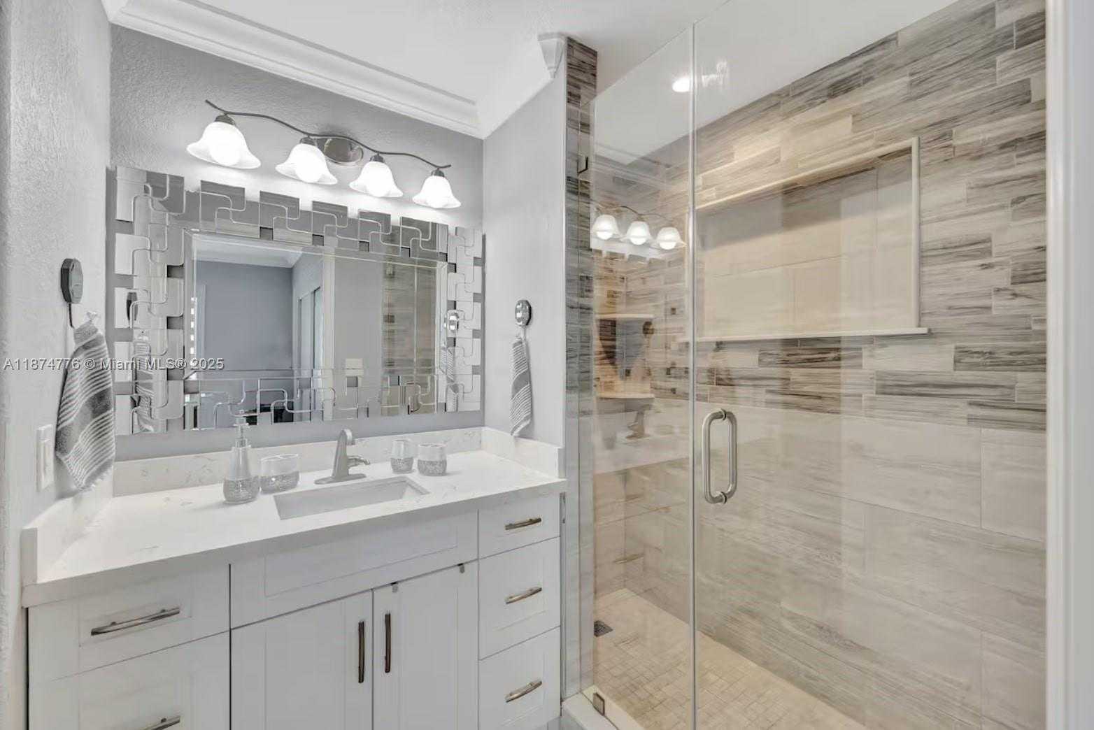 Small Image of 2301 YELLOWTAIL DR, Marathon Number 32