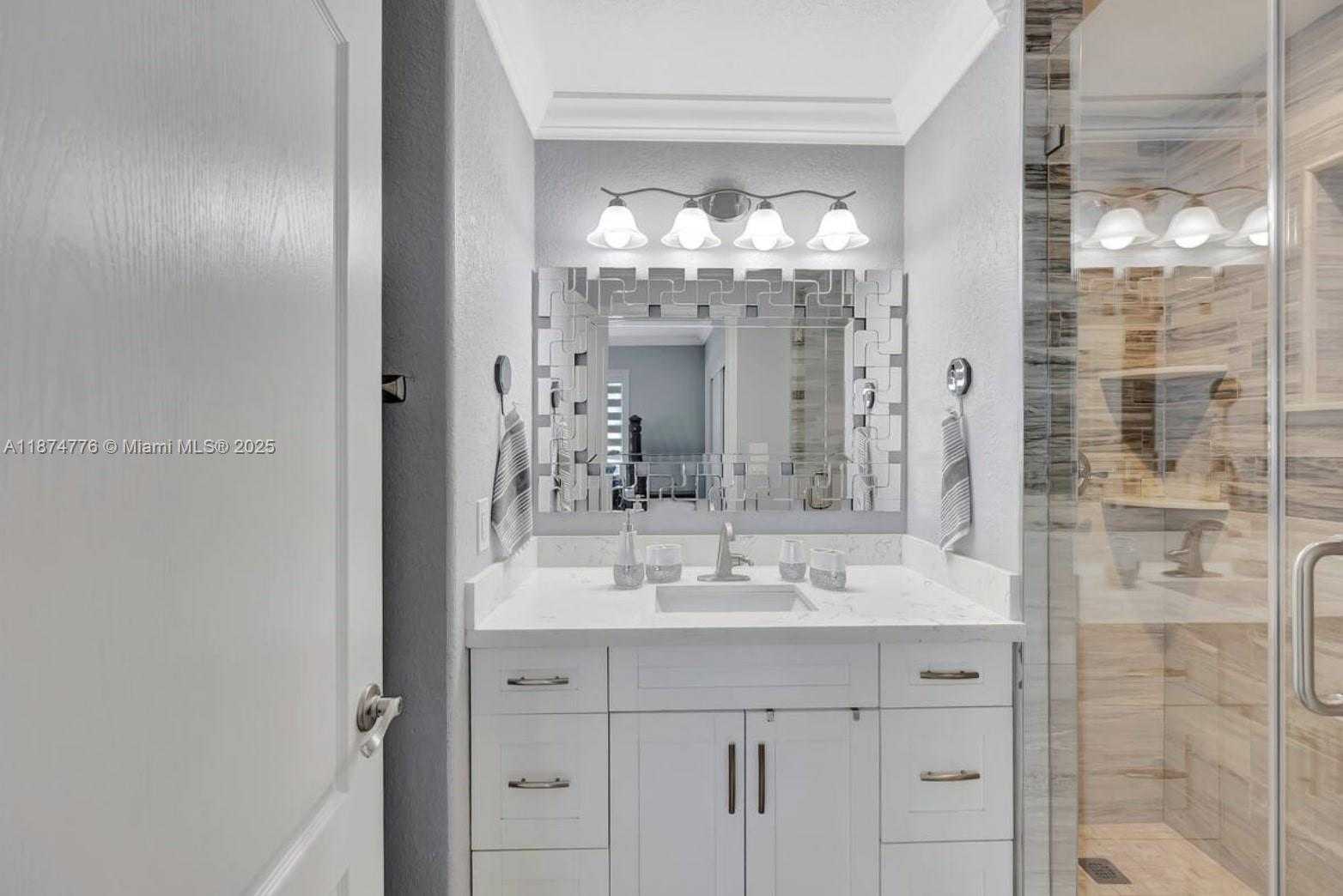 Small Image of 2301 YELLOWTAIL DR, Marathon Number 33