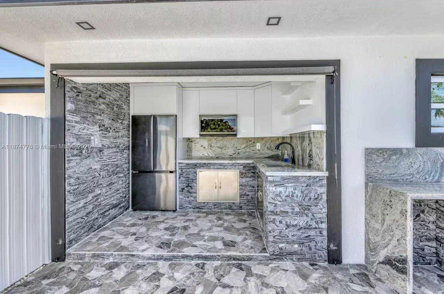 Small Image of 2301 YELLOWTAIL DR, Marathon Number 4