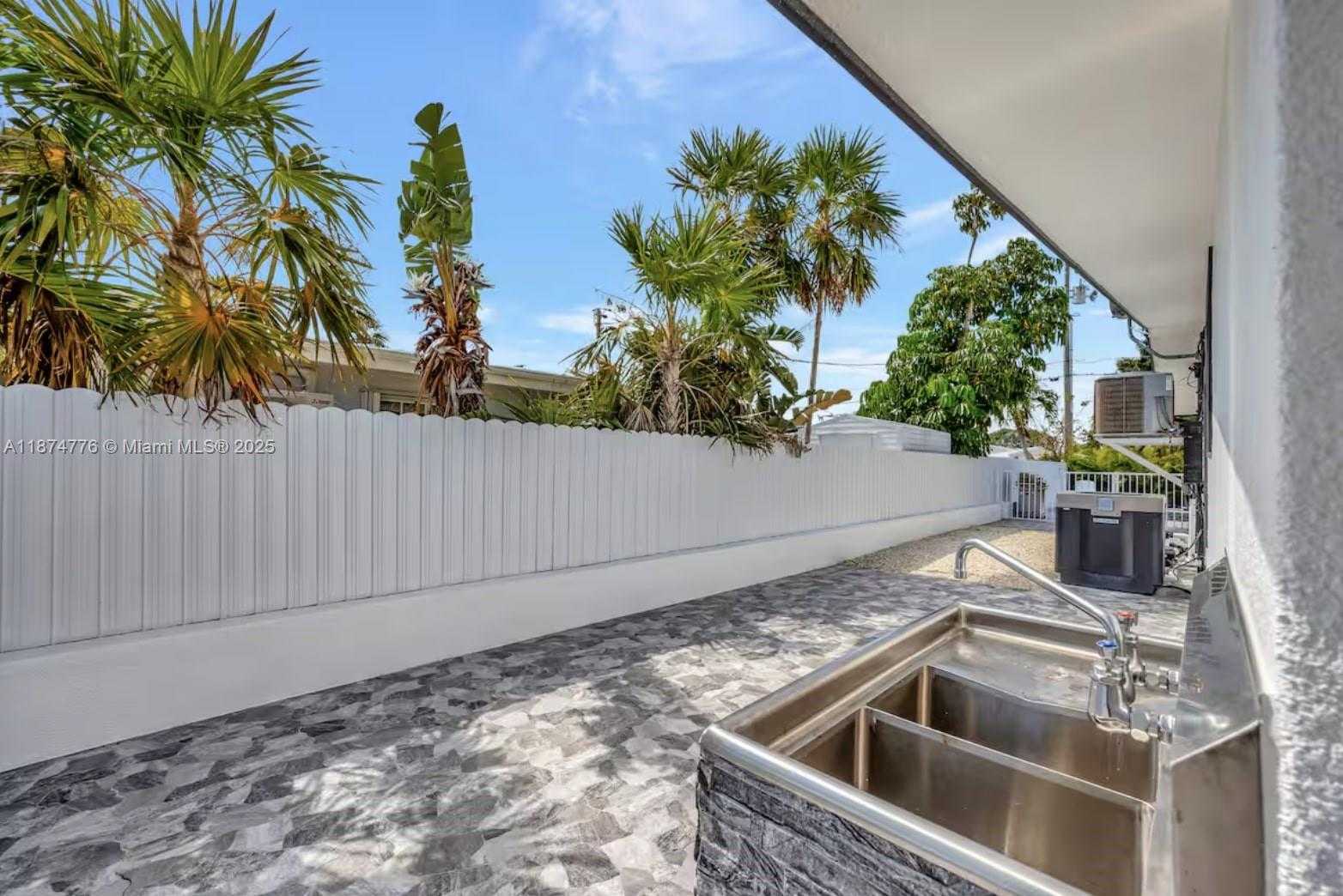 Small Image of 2301 YELLOWTAIL DR, Marathon Number 43