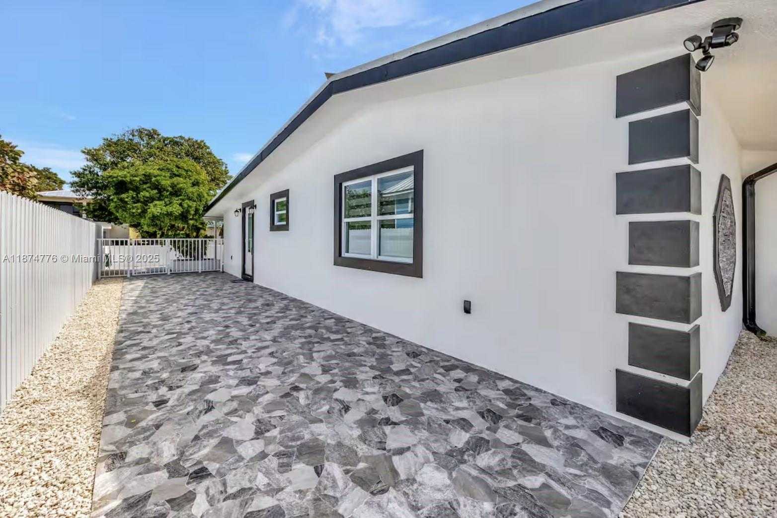 Small Image of 2301 YELLOWTAIL DR, Marathon Number 45