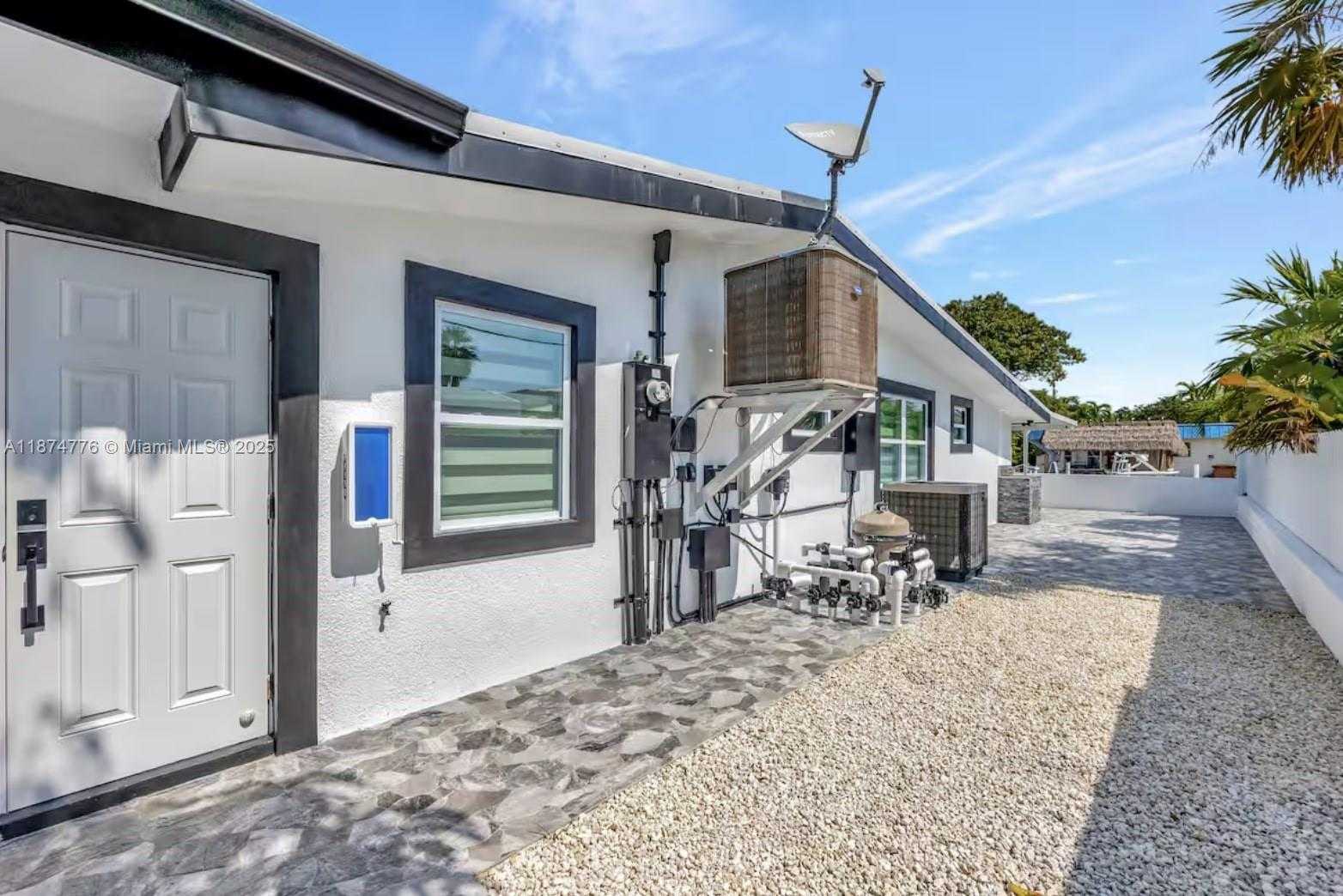 Small Image of 2301 YELLOWTAIL DR, Marathon Number 55