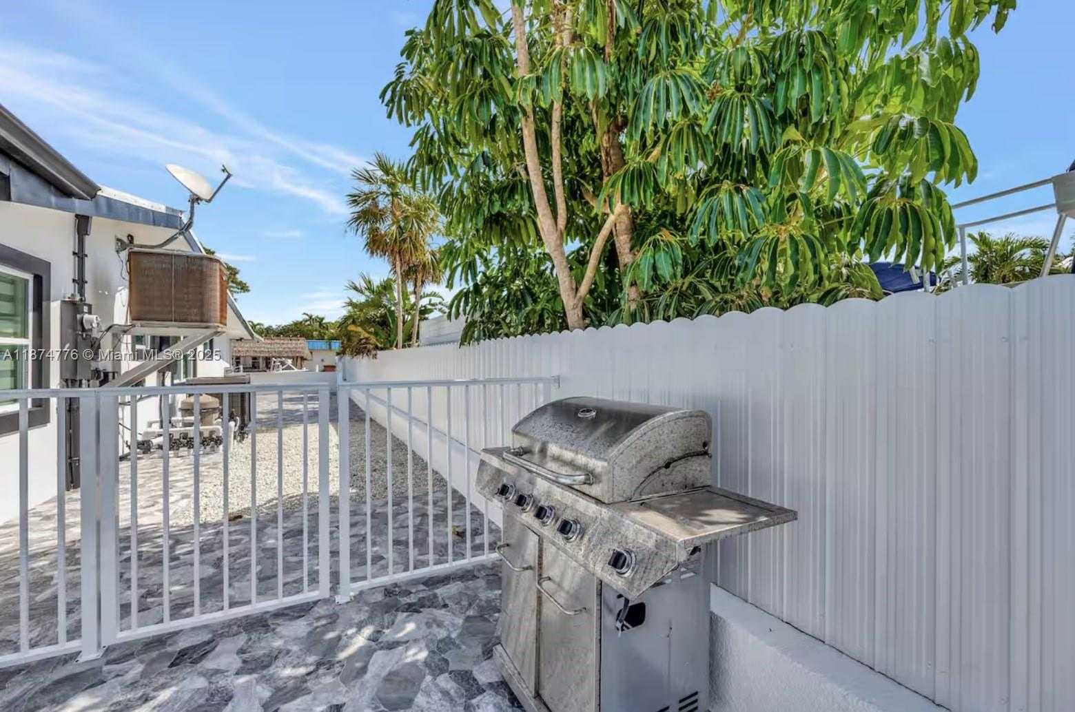 Small Image of 2301 YELLOWTAIL DR, Marathon Number 68