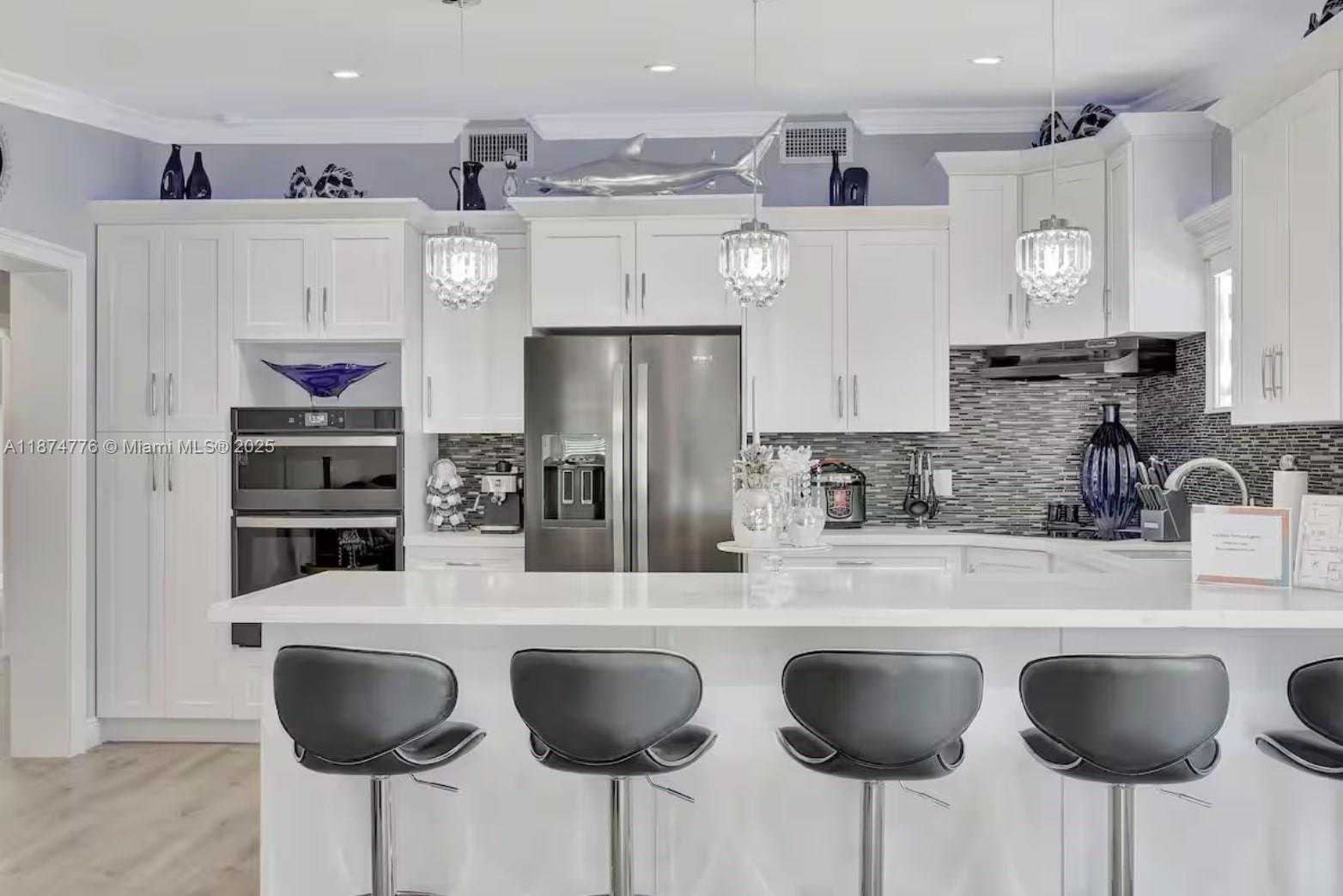 Small Image of 2301 YELLOWTAIL DR, Marathon Number 7