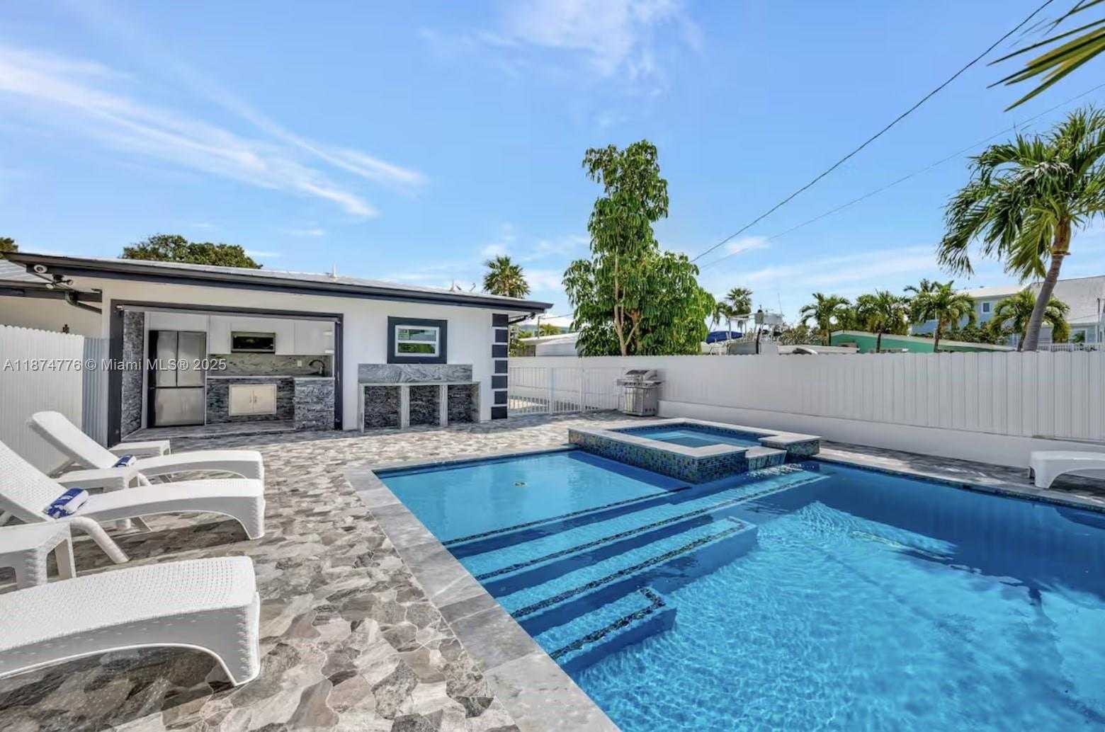 Small Image of 2301 YELLOWTAIL DR, Marathon Number 71