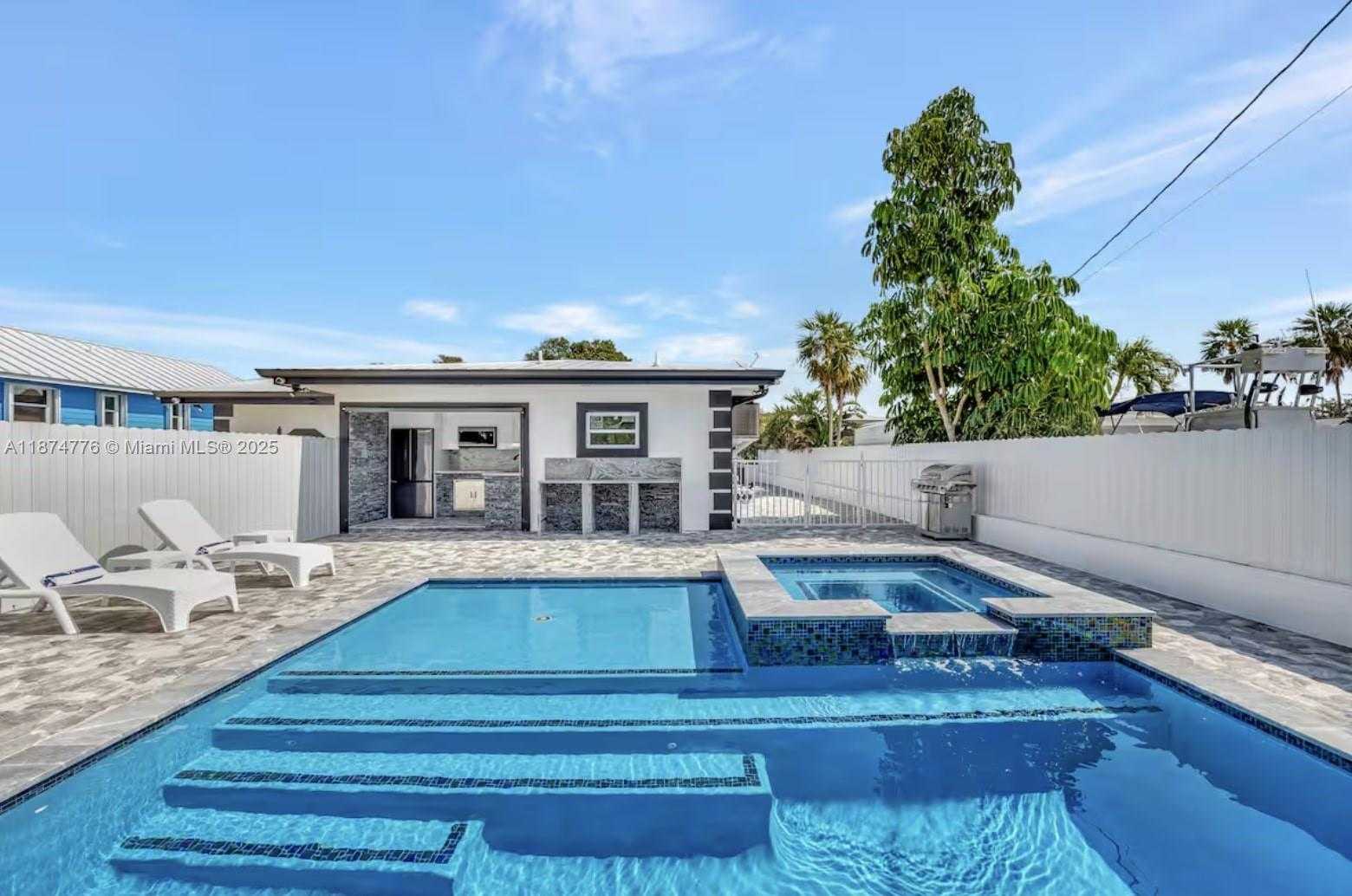 Small Image of 2301 YELLOWTAIL DR, Marathon Number 72