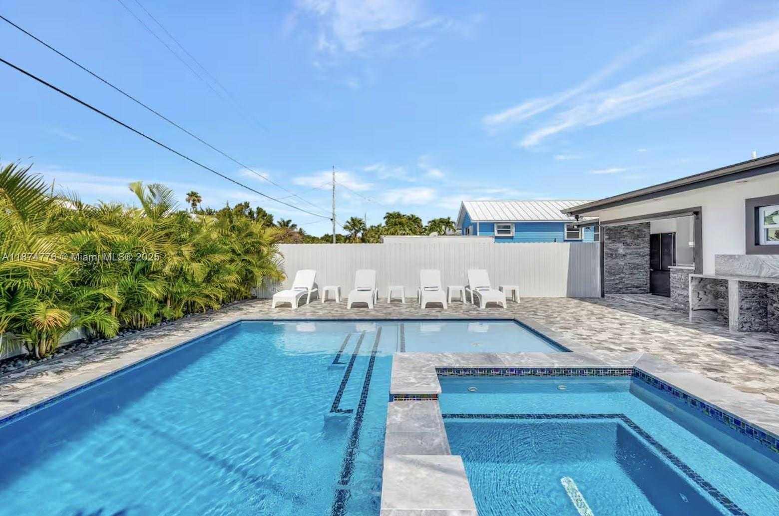 Small Image of 2301 YELLOWTAIL DR, Marathon Number 73