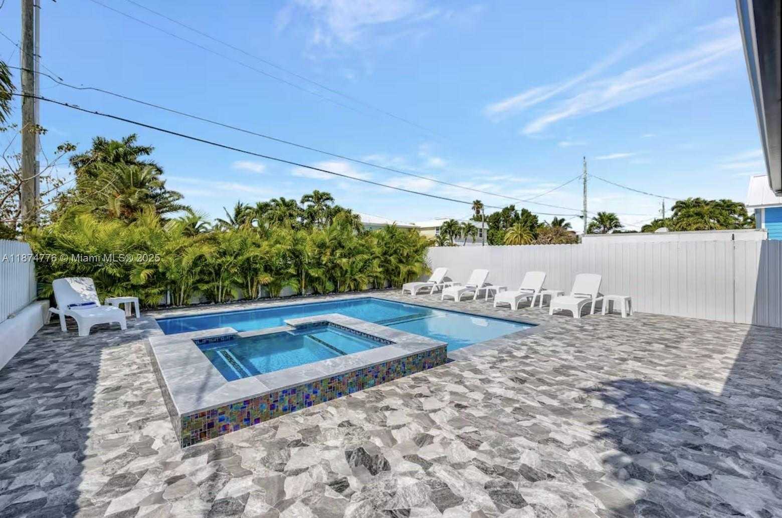 Small Image of 2301 YELLOWTAIL DR, Marathon Number 74