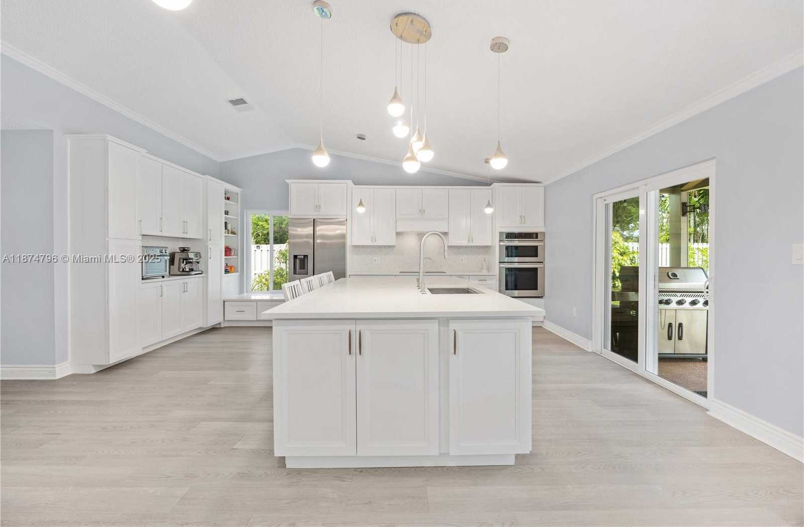 Small Image of 14621 MADISON PL, Davie Number 10