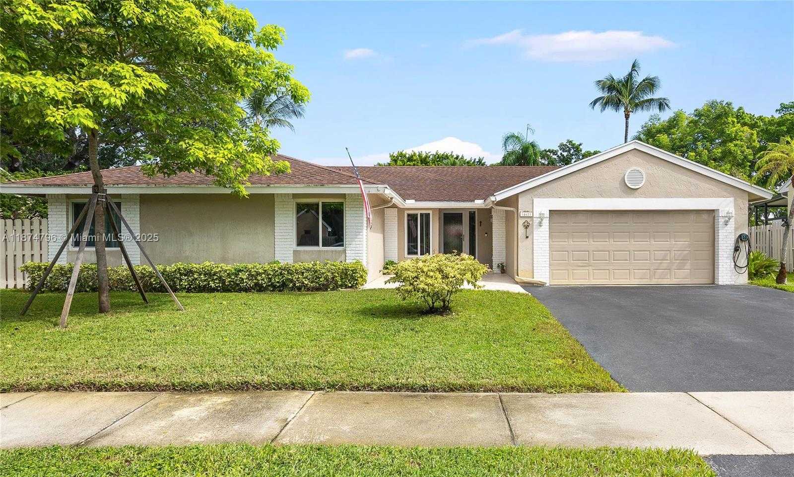 Small Image of 14621 MADISON PL, Davie Number 4