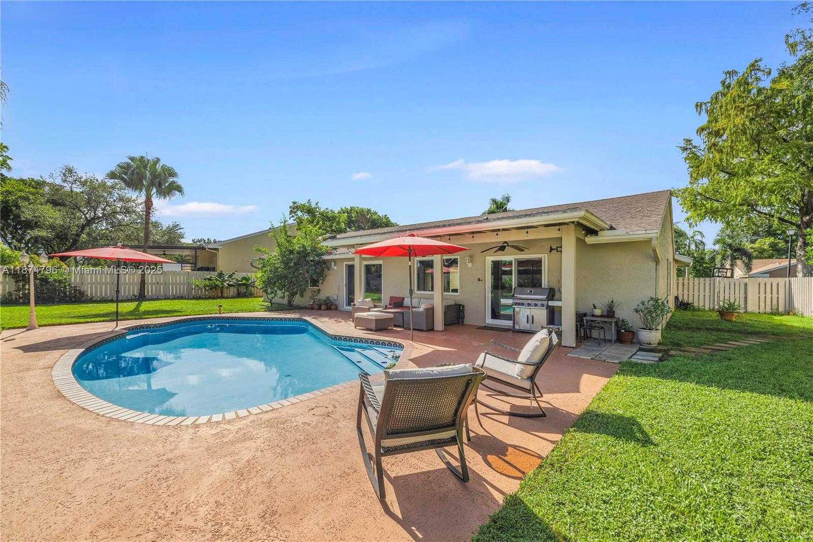 Small Image of 14621 MADISON PL, Davie Number 6