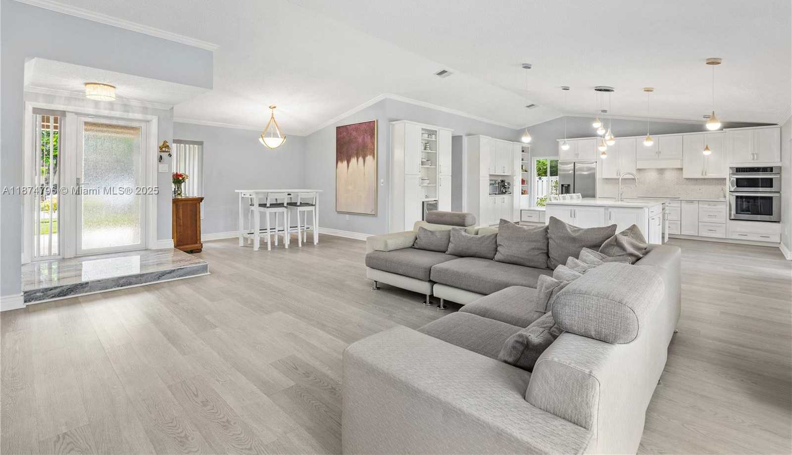 Small Image of 14621 MADISON PL, Davie Number 7