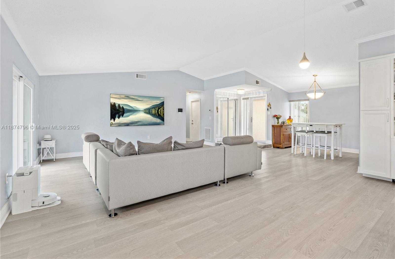 Small Image of 14621 MADISON PL, Davie Number 9