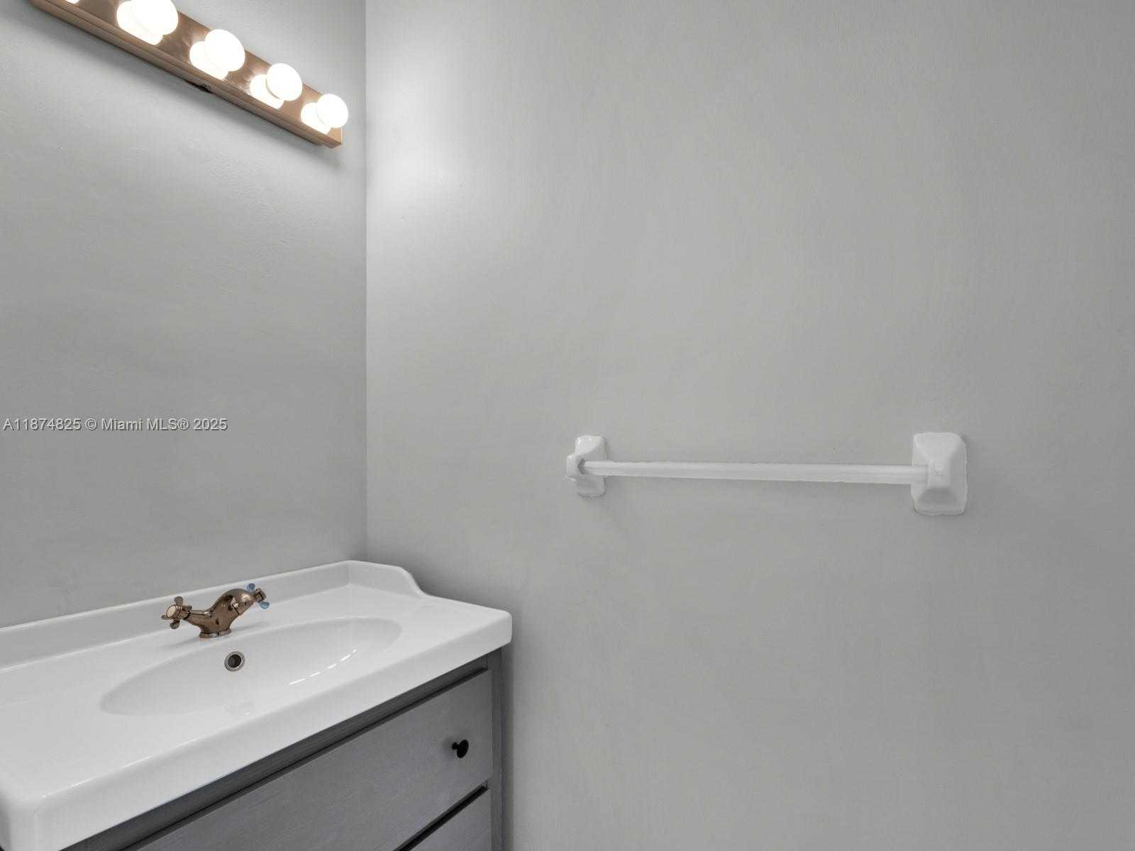 Small Image of 5820 NORTH PLUM BAY PKWY, Tamarac Number 24