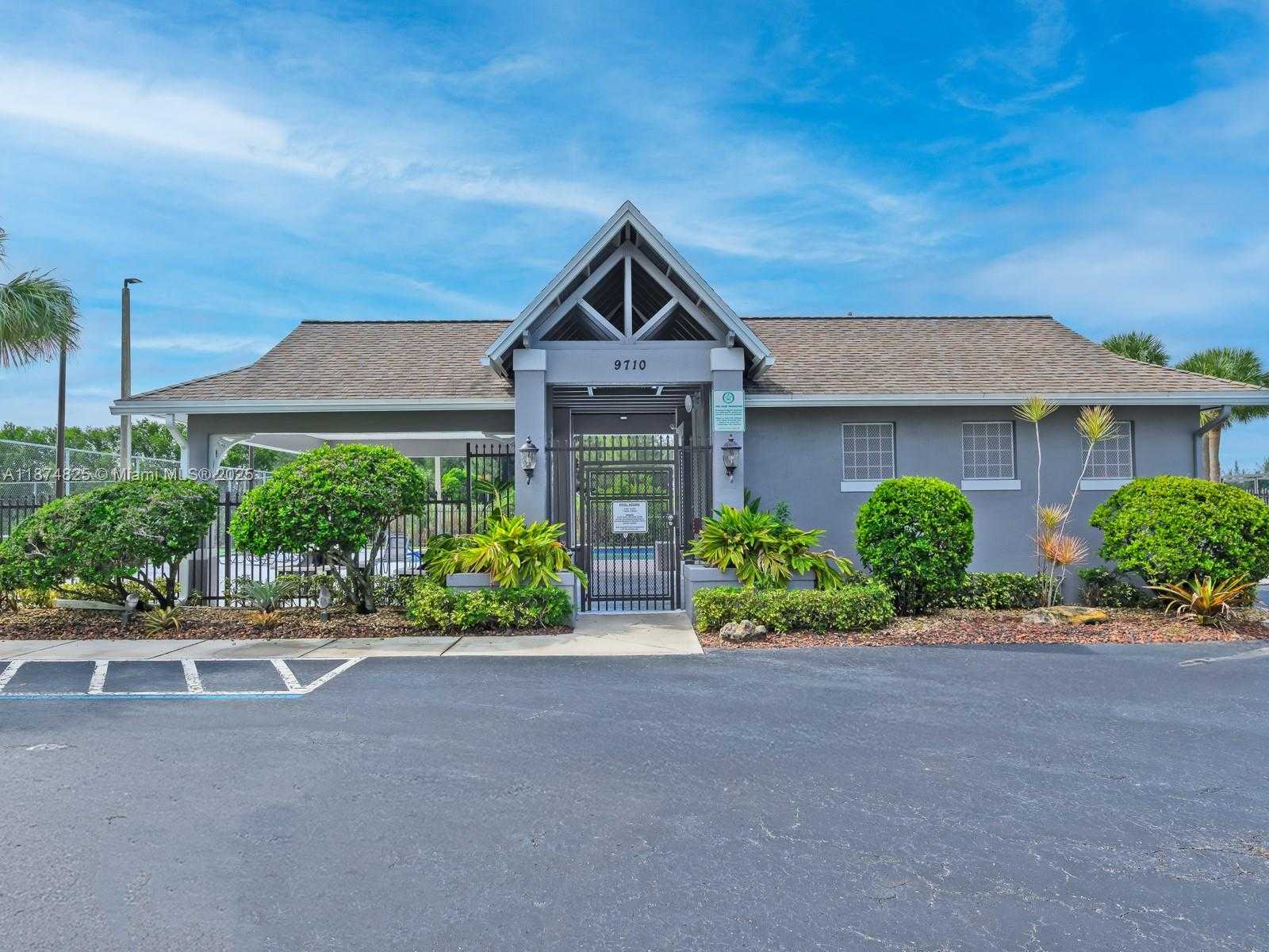 Small Image of 5820 NORTH PLUM BAY PKWY, Tamarac Number 42