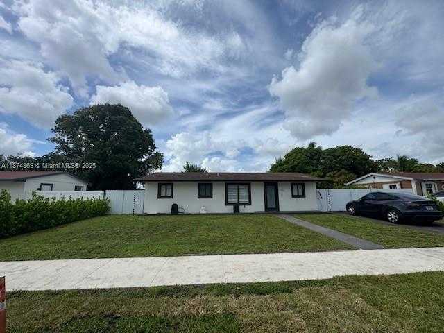 Small Image of 3442 NORTH WEST 182ND ST, Miami Gardens Number 2