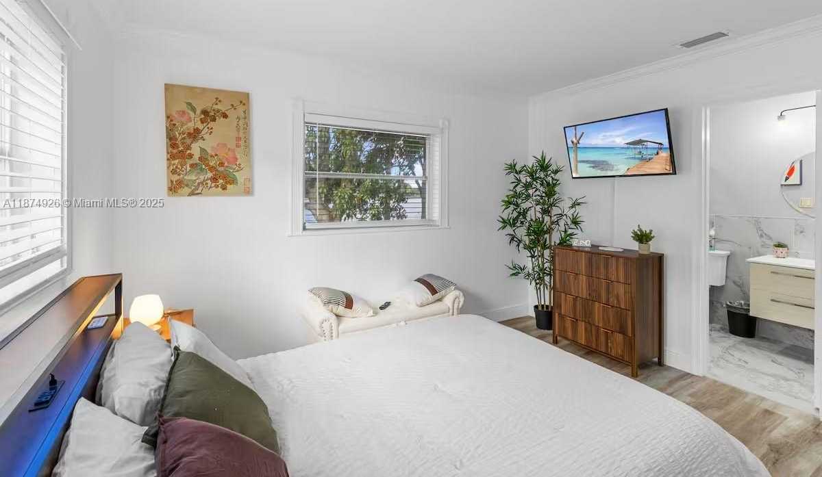 Small Image of 5817 NORTH WEST 70TH AVE, Tamarac Number 14