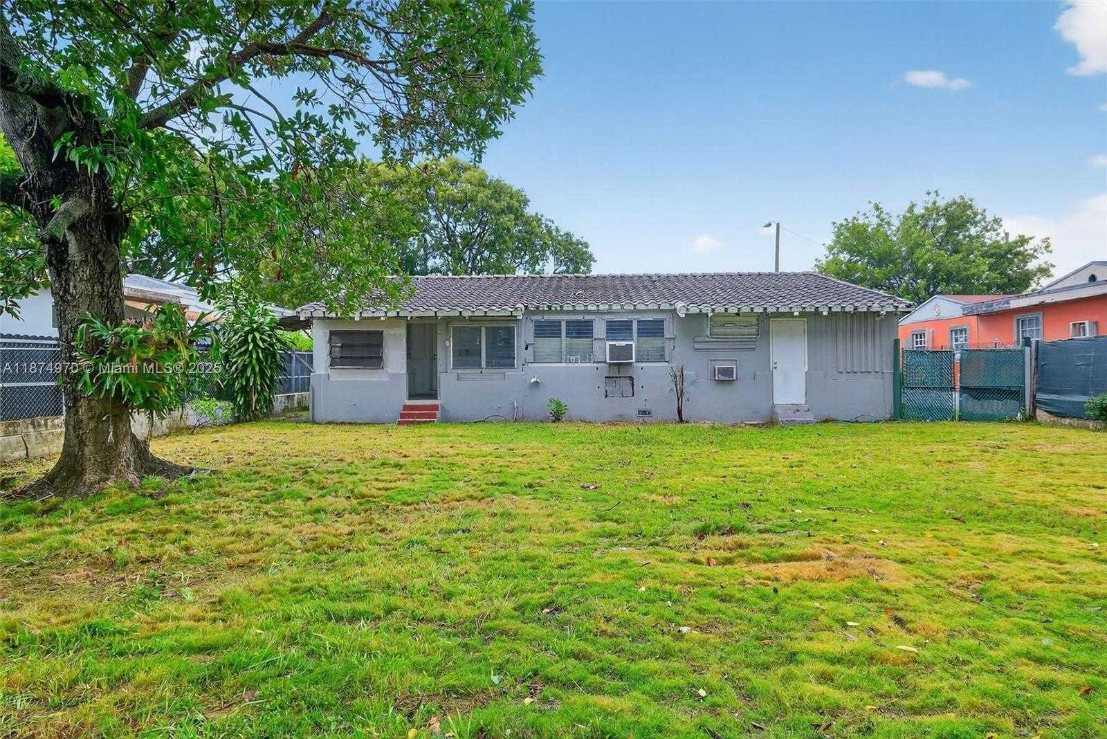Small Image of 2850 NORTH WEST 4TH ST, Miami Number 17