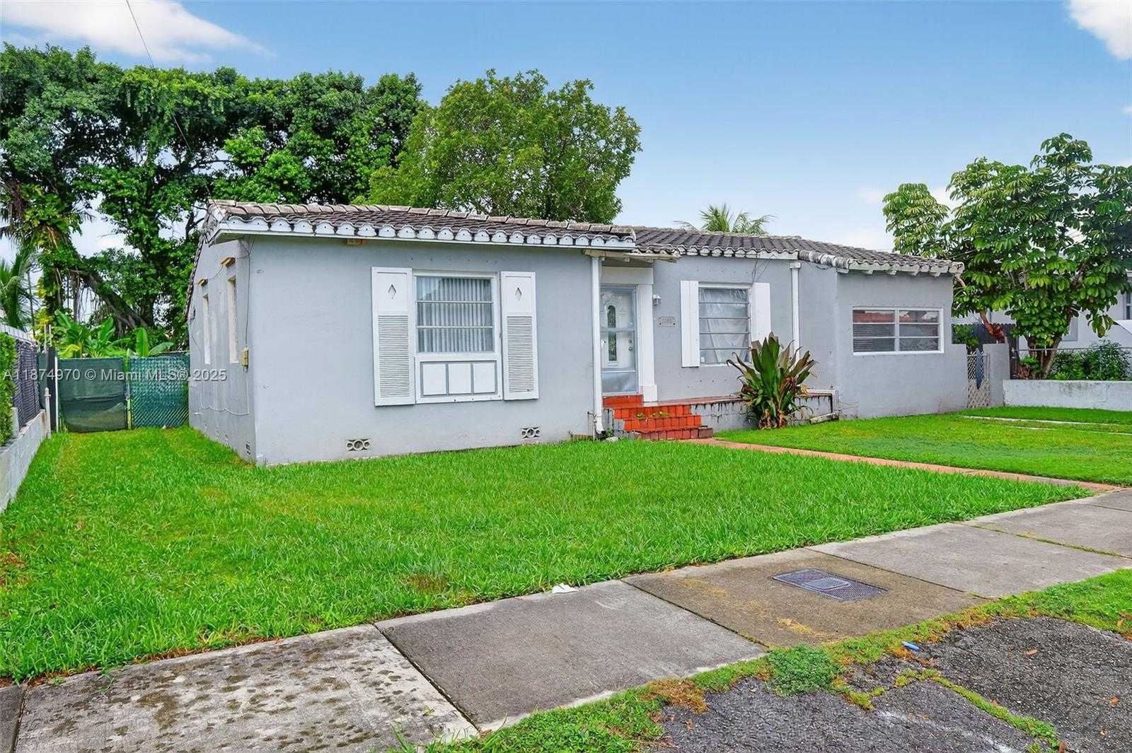 Small Image of 2850 NORTH WEST 4TH ST, Miami Number 2