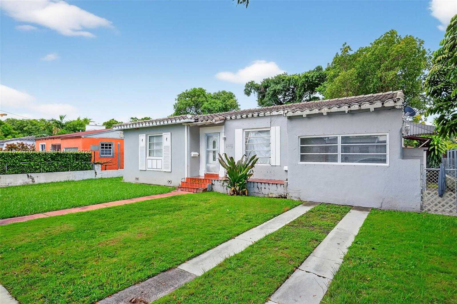 Small Image of 2850 NORTH WEST 4TH ST, Miami Number 3