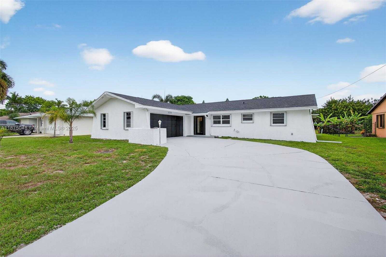 Small Image of 2221 SOUTH EAST SIDONIA ST, Port St. Lucie Number 3