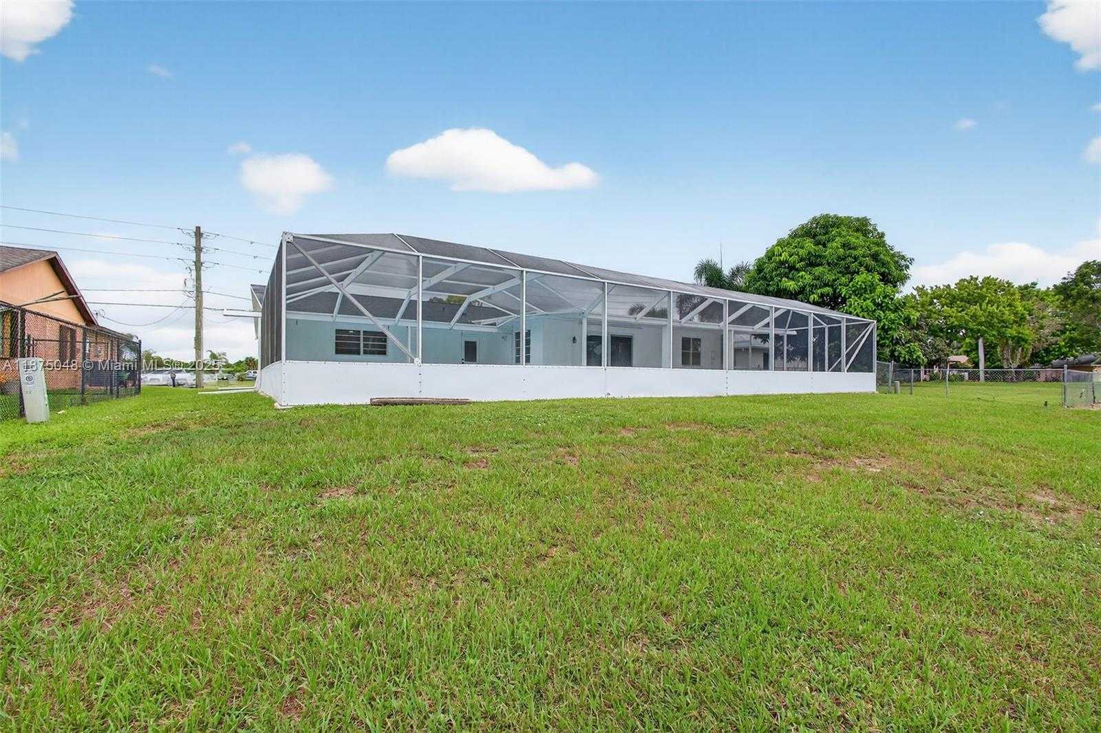 Small Image of 2221 SOUTH EAST SIDONIA ST, Port St. Lucie Number 54