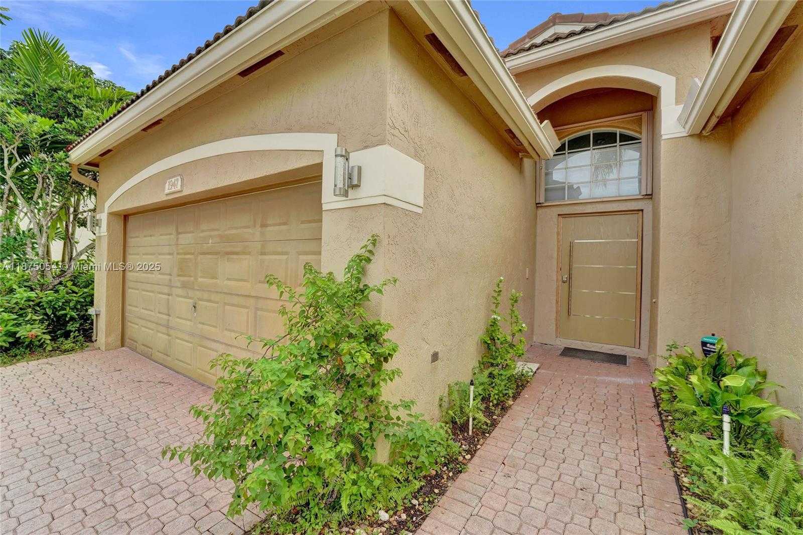 Small Image of 1947 NORTH WEST 130TH AVE, Pembroke Pines Number 19