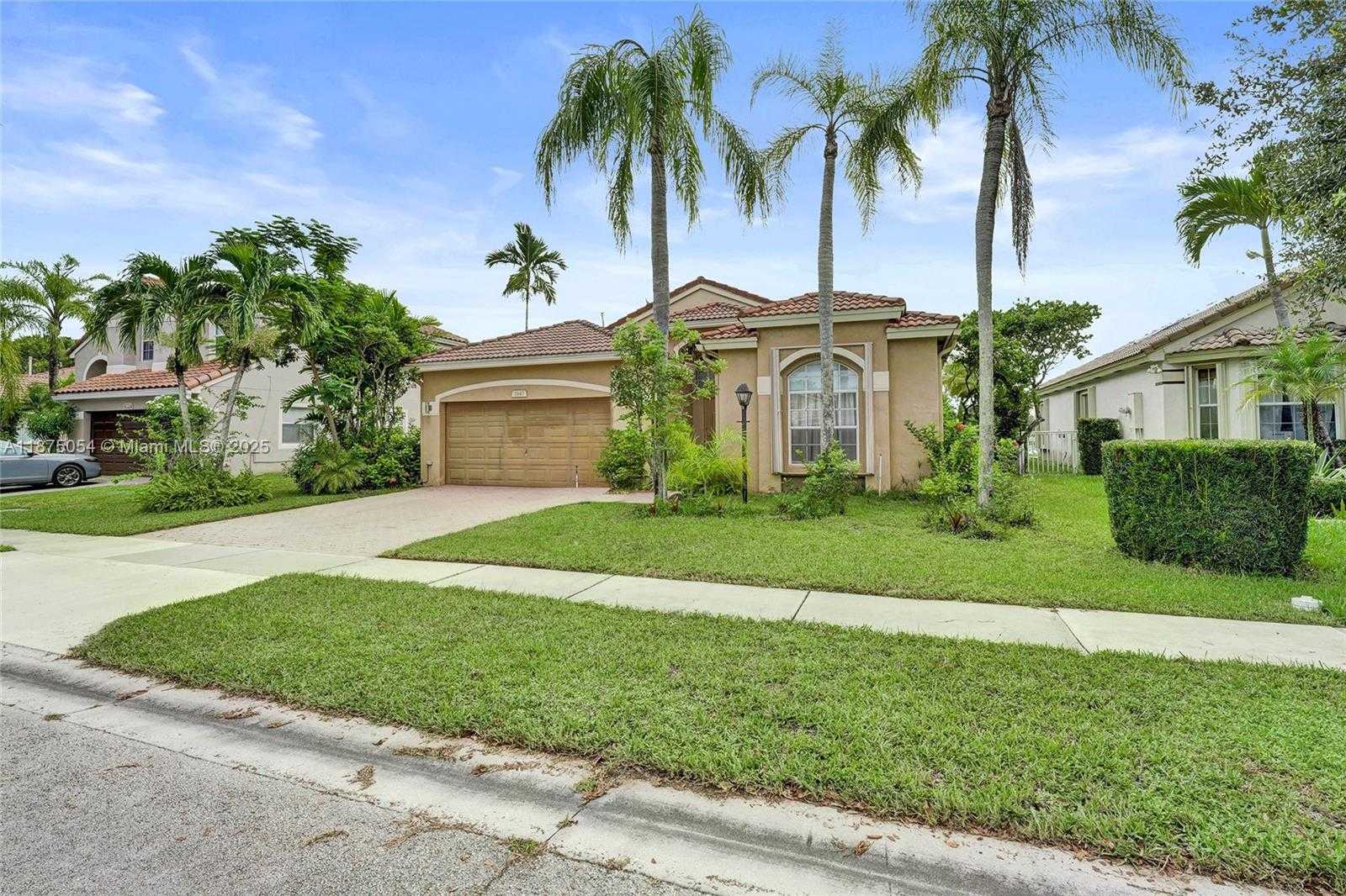 Small Image of 1947 NORTH WEST 130TH AVE, Pembroke Pines Number 6