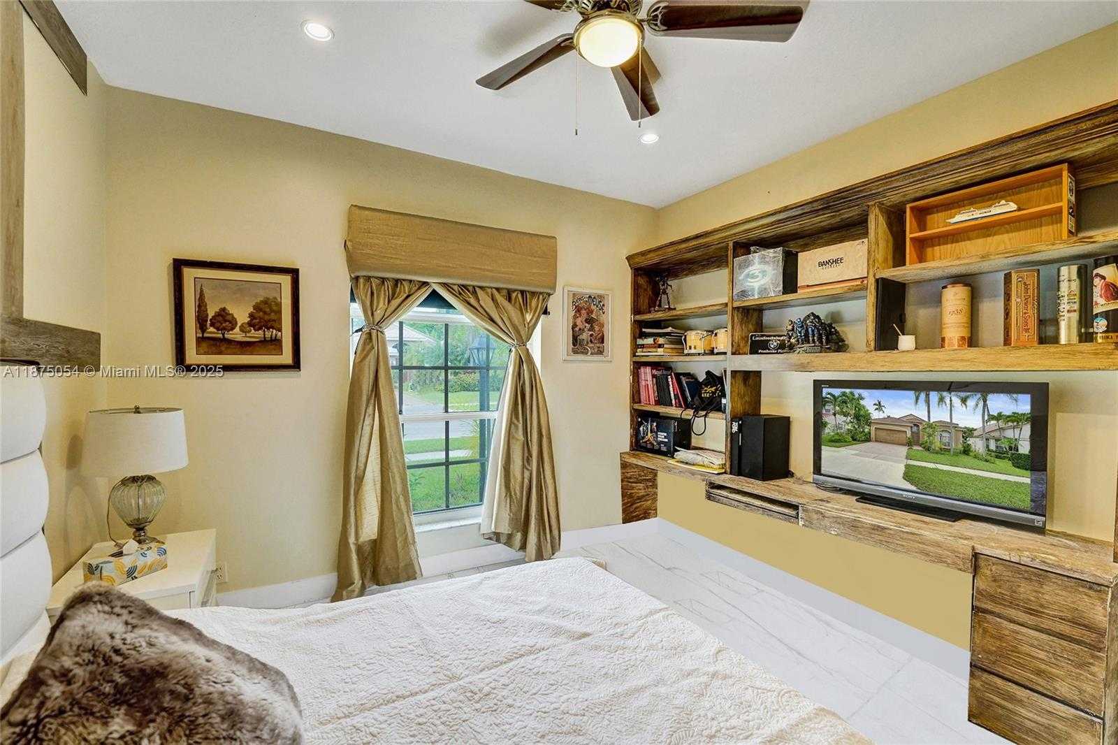 Small Image of 1947 NORTH WEST 130TH AVE, Pembroke Pines Number 66