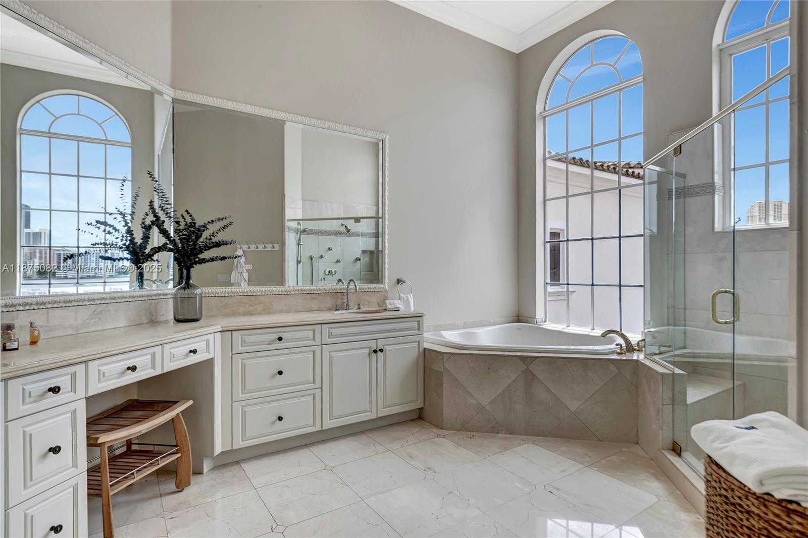 Small Image of 4040 ISLAND ESTATES DR, Aventura Number 30