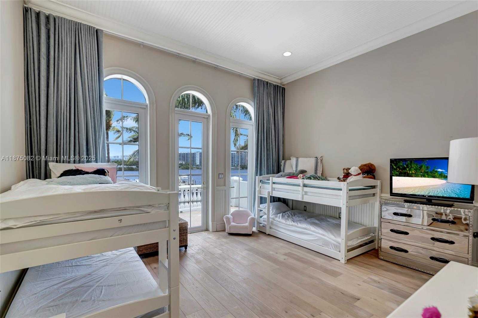 Small Image of 4040 ISLAND ESTATES DR, Aventura Number 44