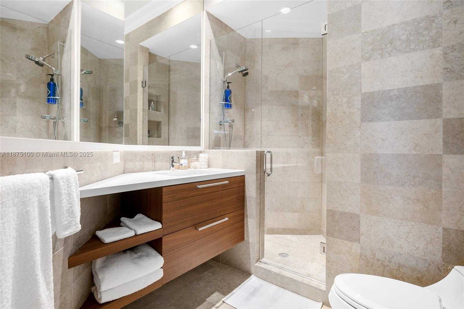 Small Image of 4042 ISLAND ESTATES DR, Aventura Number 25