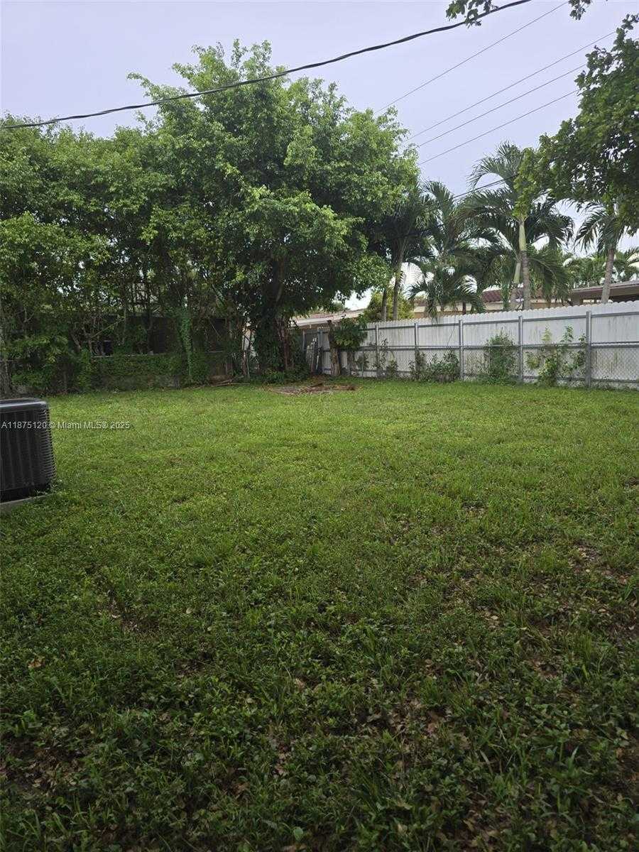 Small Image of 780 WEST 74TH PL, Hialeah Number 19