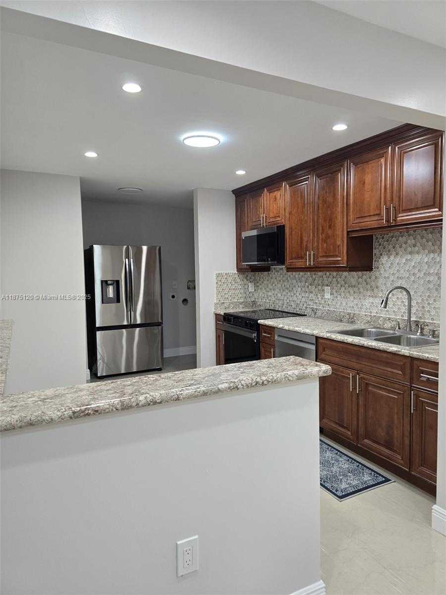 Small Image of 780 WEST 74TH PL, Hialeah Number 7