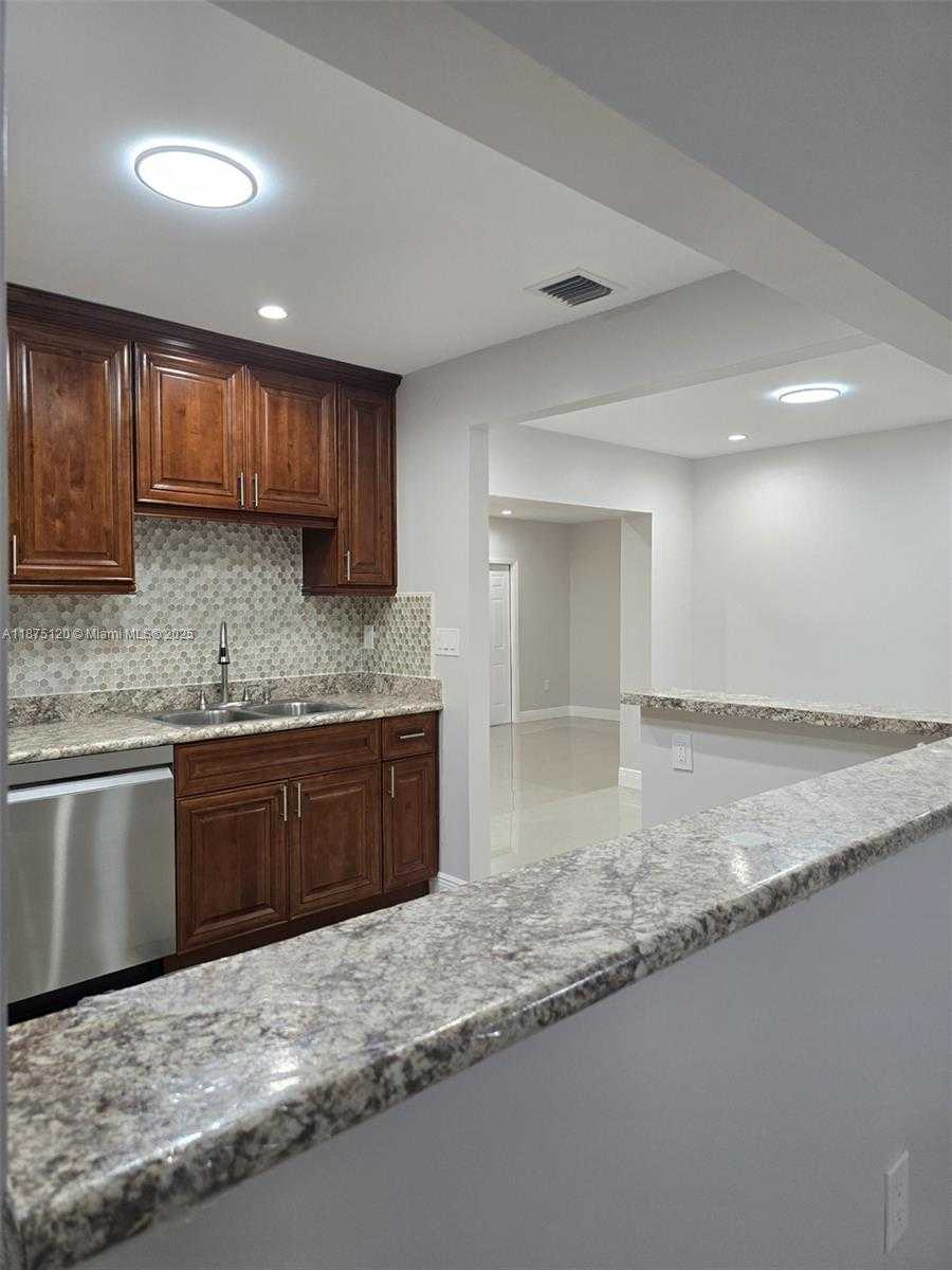 Small Image of 780 WEST 74TH PL, Hialeah Number 8