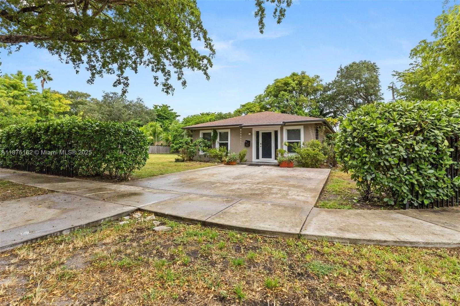Small Image of 1081 NORTH EAST 132ND ST, North Miami Number 2